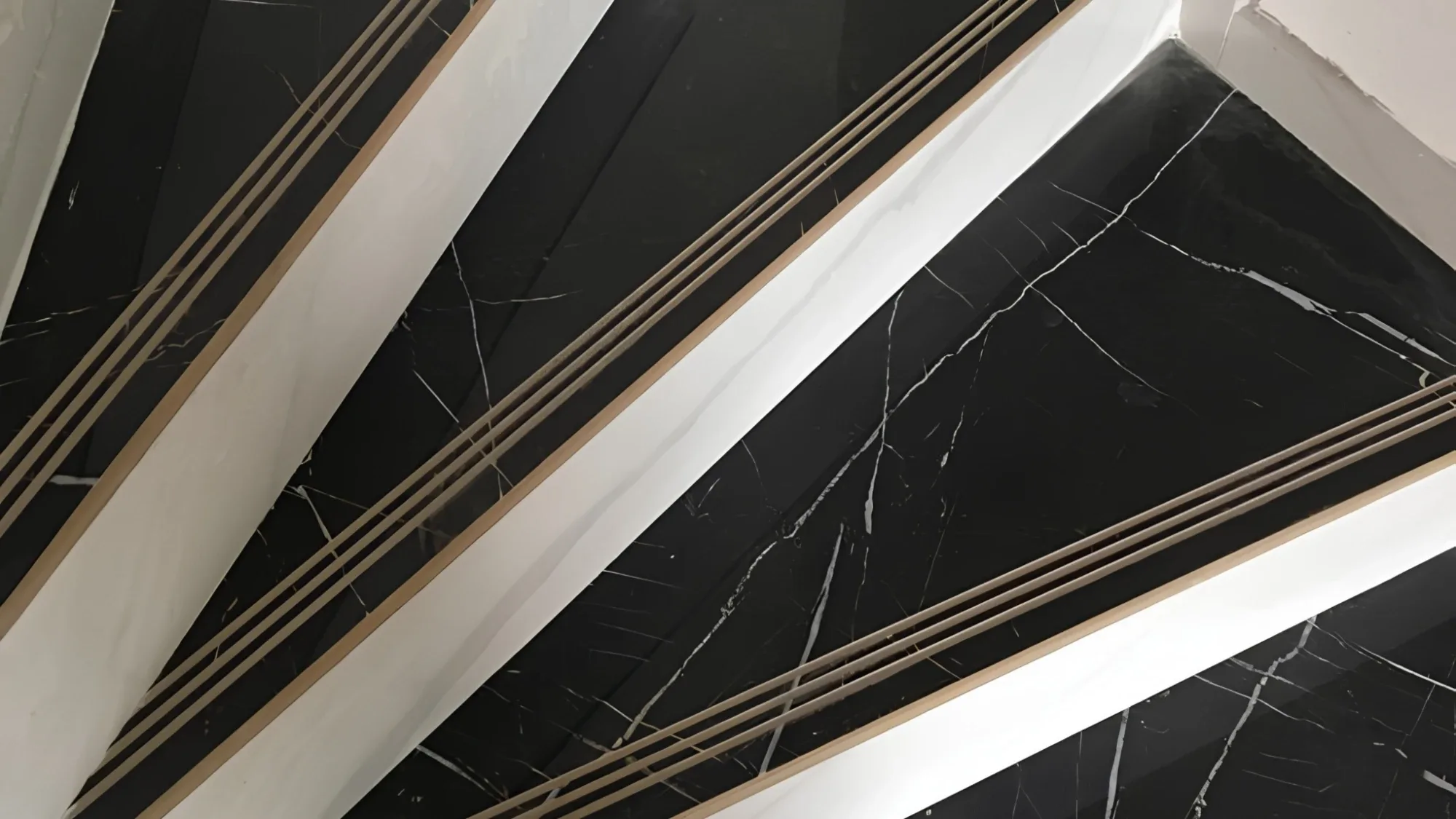 Stepped stair skirting